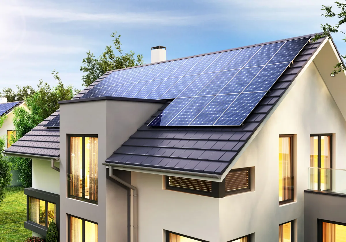 Einfamilienhaus mit Photovoltaikanlage auf dem Dach